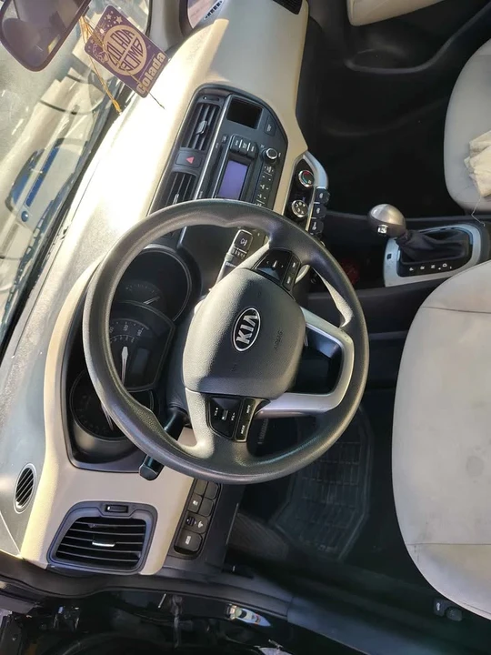 2013 Kia Rio - Image 7 of 8