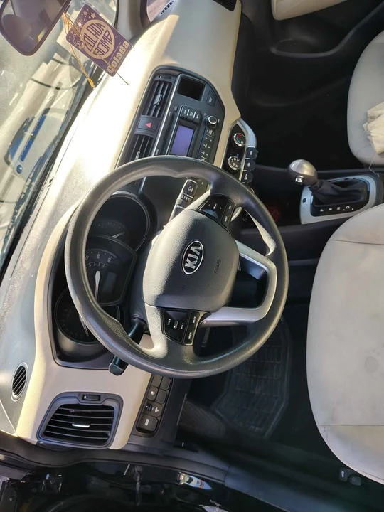 2013 Kia Rio - Image 4 of 4