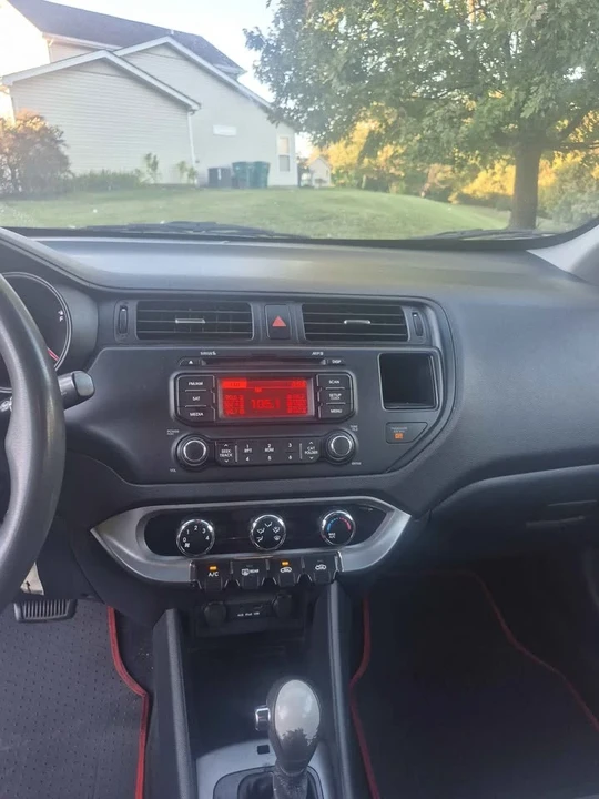 2013 Kia Rio - Image 6 of 9