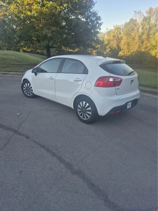 2013 Kia Rio - Image 2 of 8