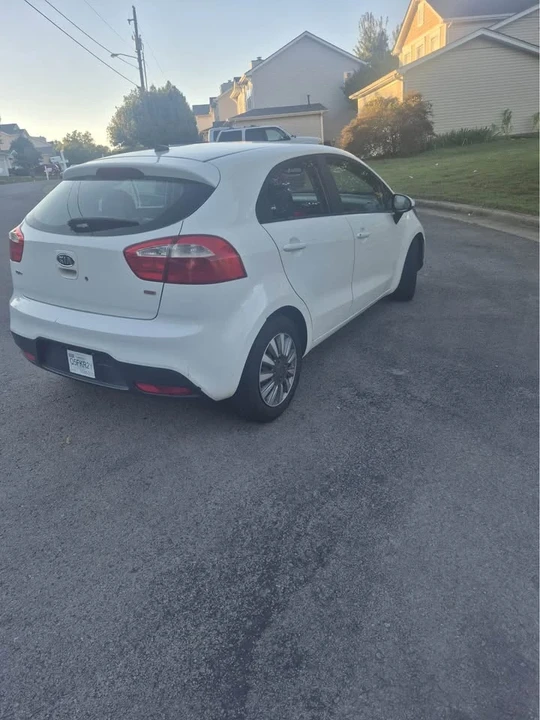 2013 Kia Rio - Image 5 of 8