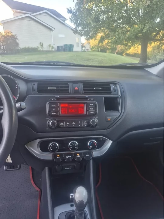 2013 Kia Rio - Image 7 of 8