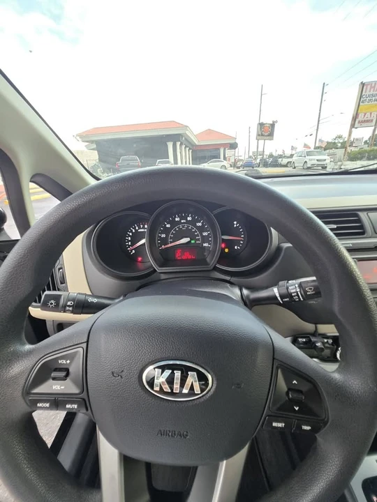 2013 Kia Rio - Image 6 of 9