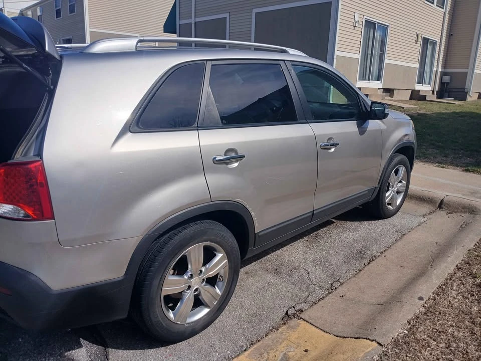 2013 Kia Sorento - Image 3 of 10