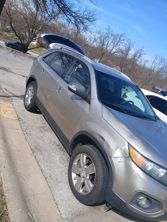 2013 Kia Sorento - Image 4 of 10