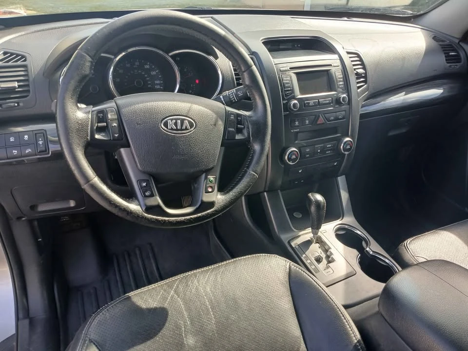 2013 Kia Sorento - Image 7 of 10