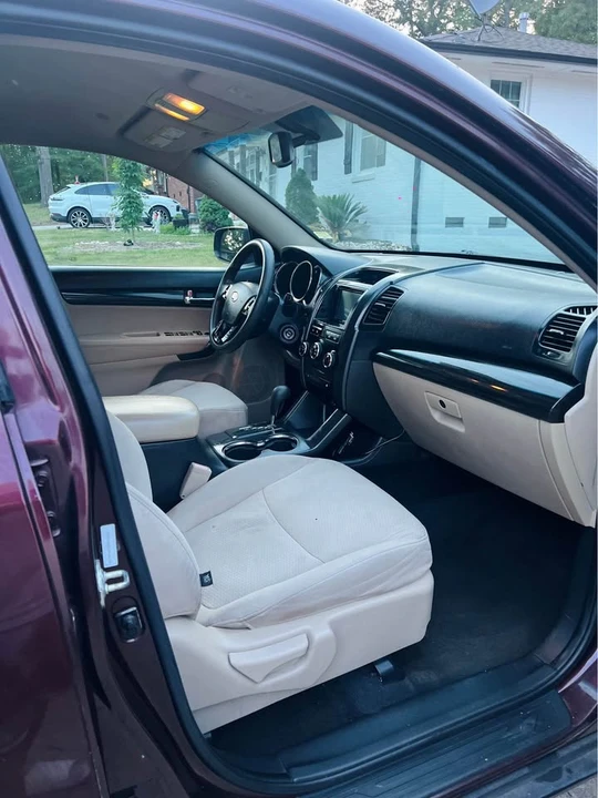 2013 Kia Sorento - Image 17 of 19