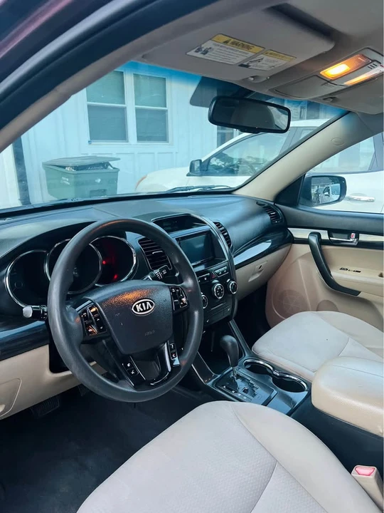 2013 Kia Sorento - Image 10 of 19