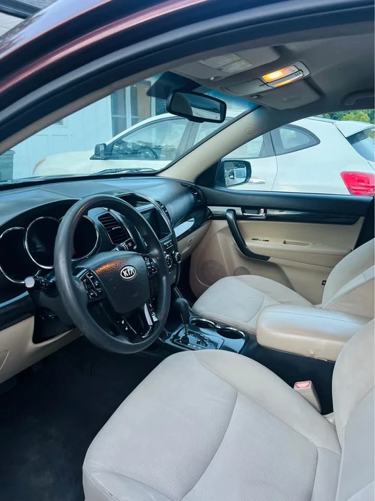 2013 Kia Sorento - Image 8 of 19