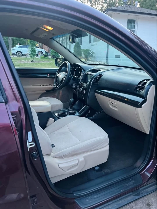2013 Kia Sorento - Image 16 of 19