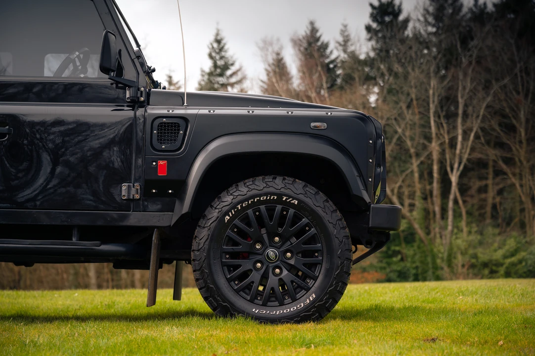 2013 Land Rover Defender 110 - Image 30 of 31