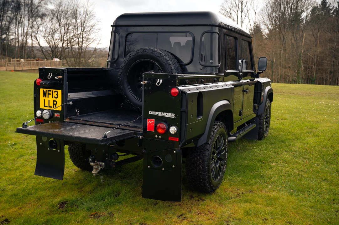 2013 Land Rover Defender 110 - Image 17 of 31
