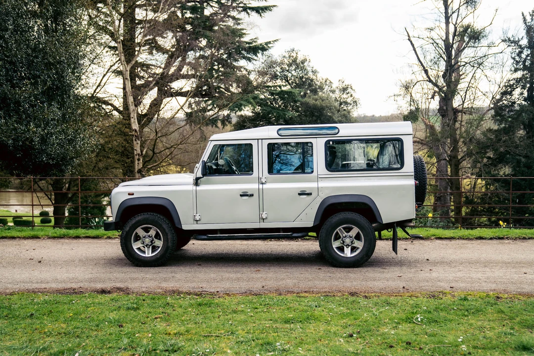 2013 Land Rover Defender 110 - Image 5 of 31