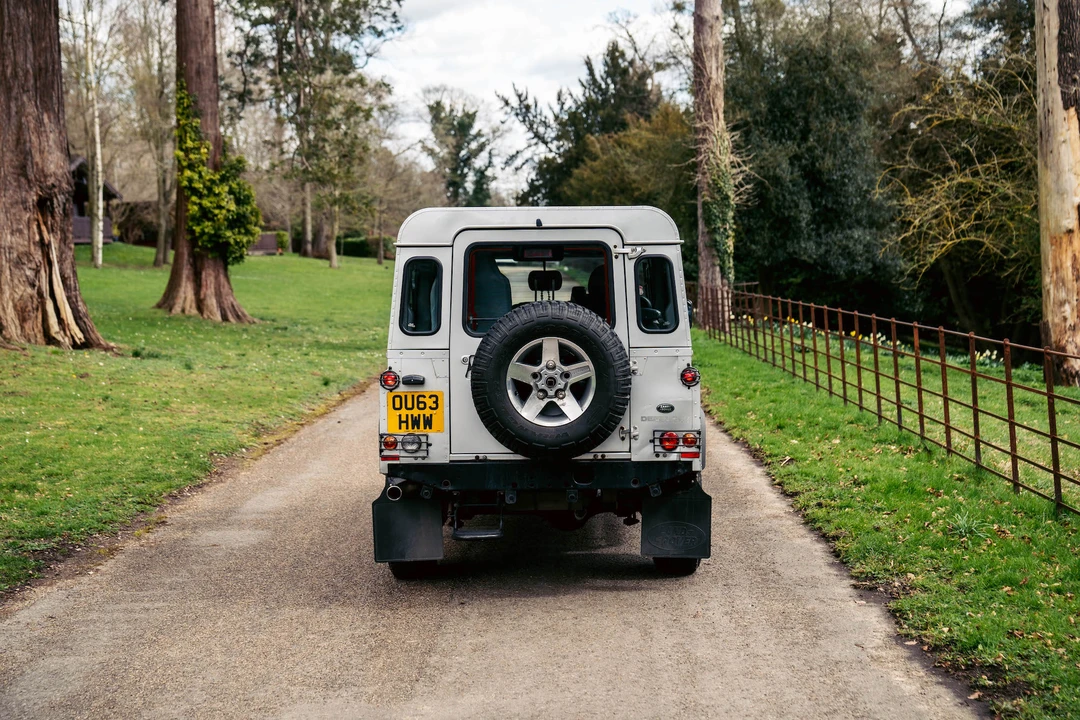 2013 Land Rover Defender 110 - Image 14 of 31