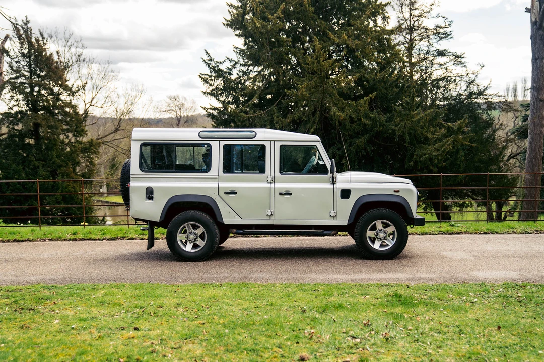 2013 Land Rover Defender 110 - Image 9 of 31