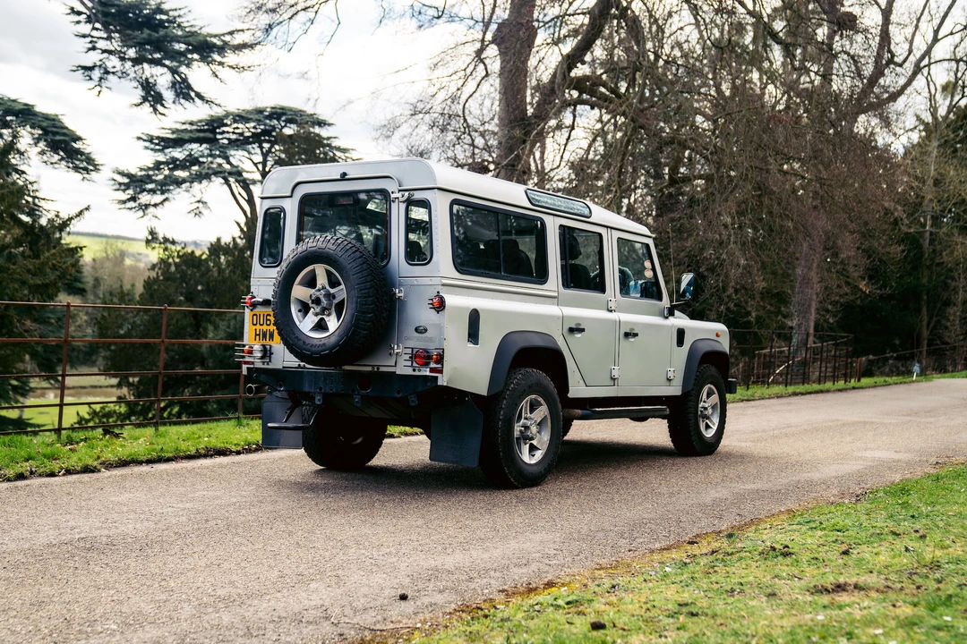 2013 Land Rover Defender 110 - Image 15 of 31