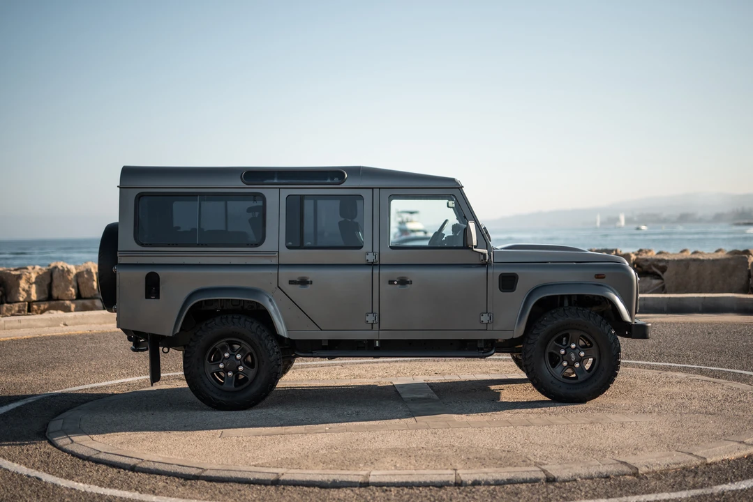2013 Land Rover Defender 110 - Image 5 of 31
