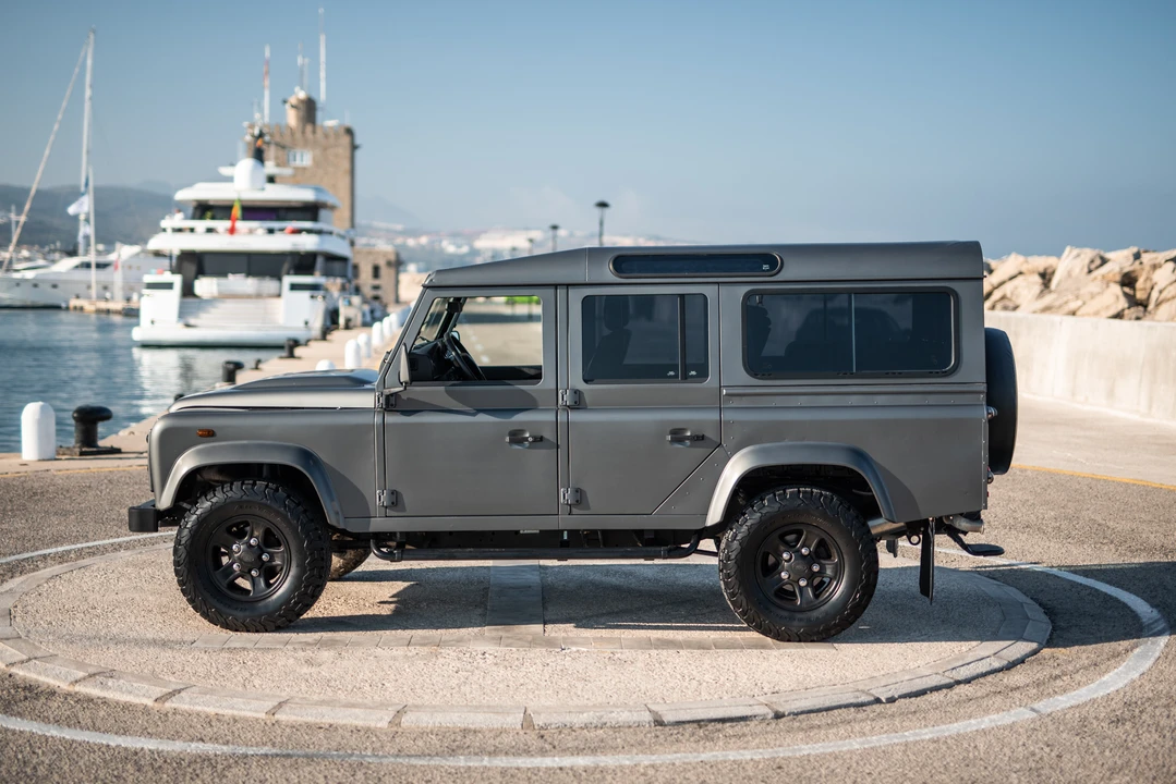 2013 Land Rover Defender 110 - Image 16 of 31