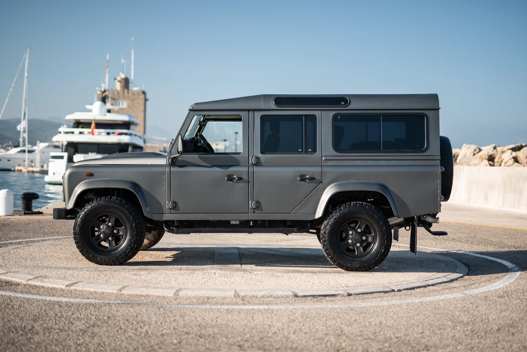 2013 Land Rover Defender 110 - Image 9 of 31