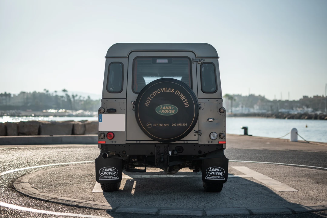 2013 Land Rover Defender 110 - Image 7 of 31