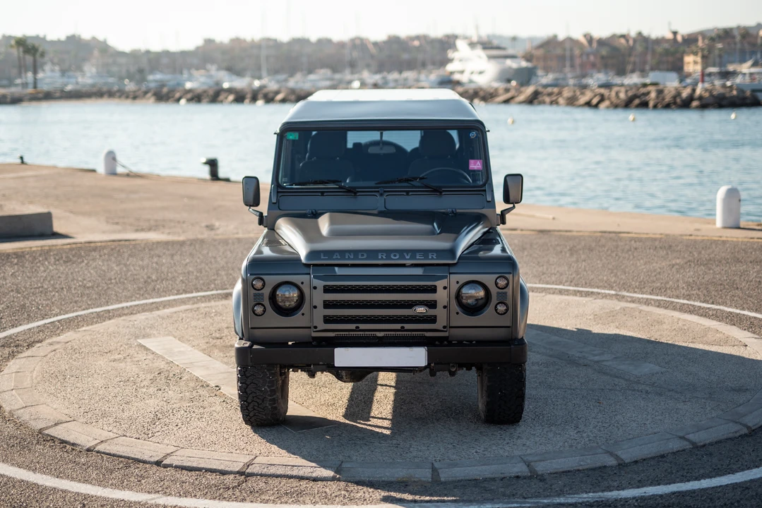 2013 Land Rover Defender 110 - Image 11 of 31