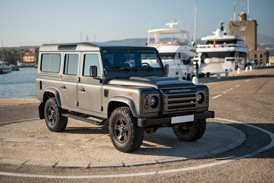 2013 Land Rover Defender 110 - Image 12 of 31