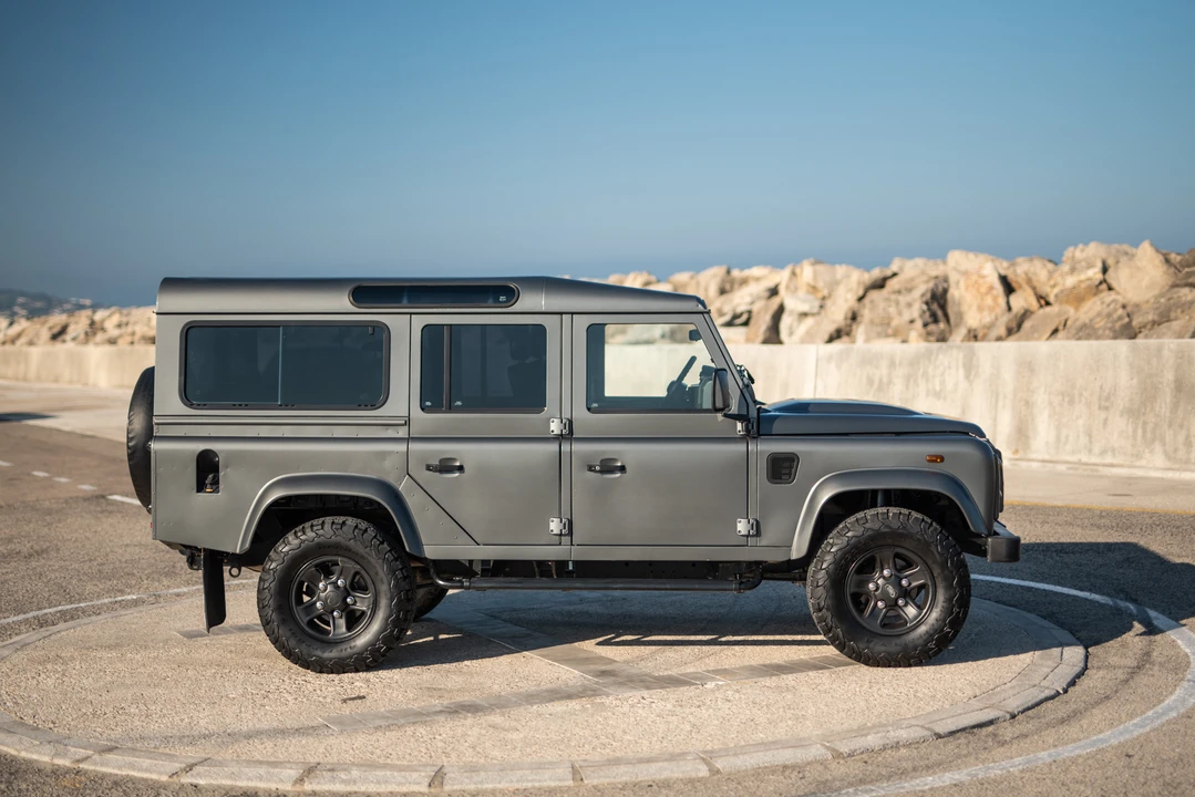 2013 Land Rover Defender 110 - Image 13 of 31