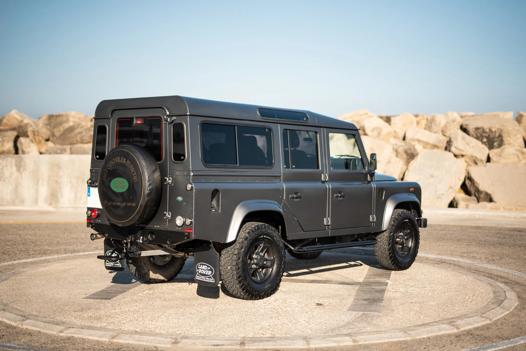 2013 Land Rover Defender 110 - Image 6 of 31