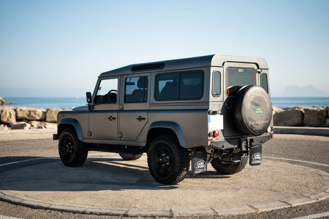 2013 Land Rover Defender 110 - Image 15 of 31