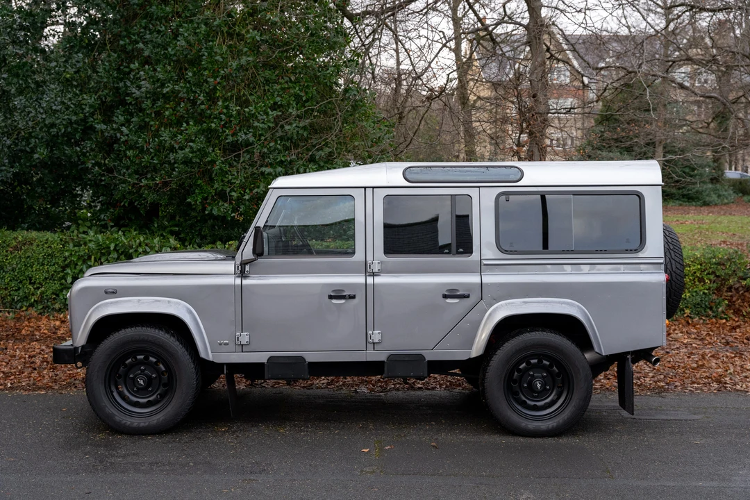 2013 Land Rover Defender 110 - Image 10 of 29