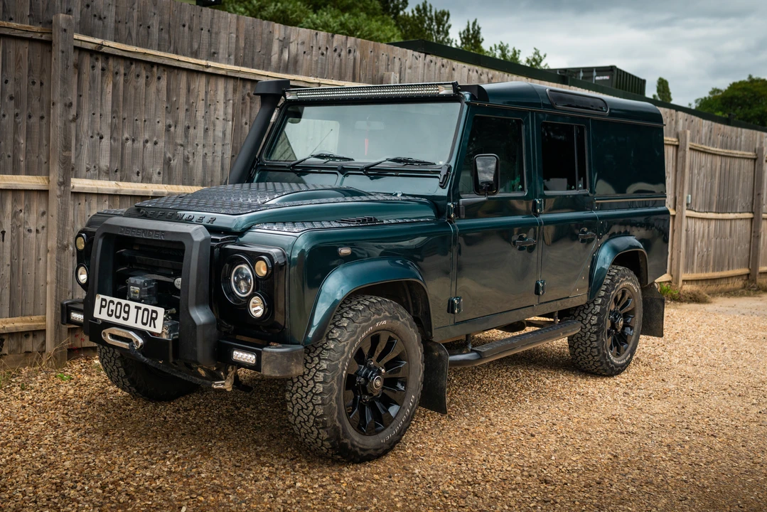 2013 Land Rover Defender 110 - Image 5 of 31