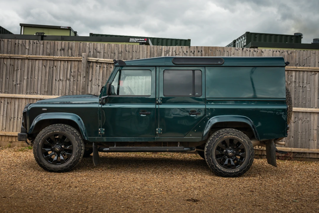 2013 Land Rover Defender 110 - Image 6 of 31