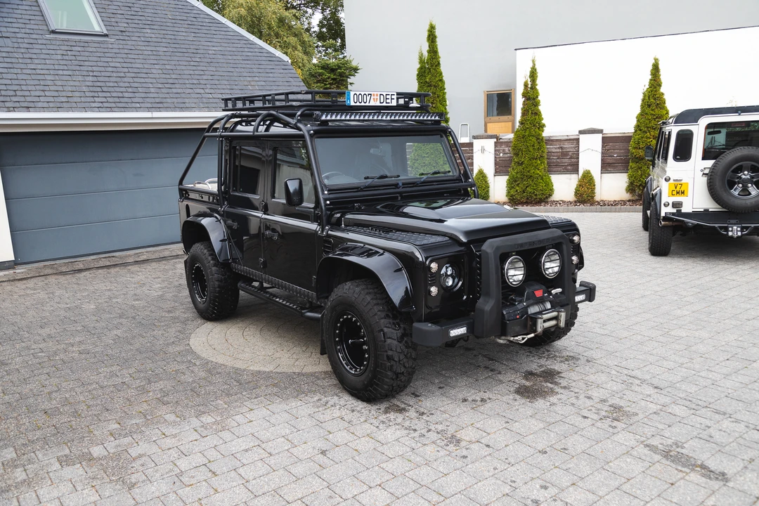 2013 Land Rover Defender 110 - Image 14 of 31