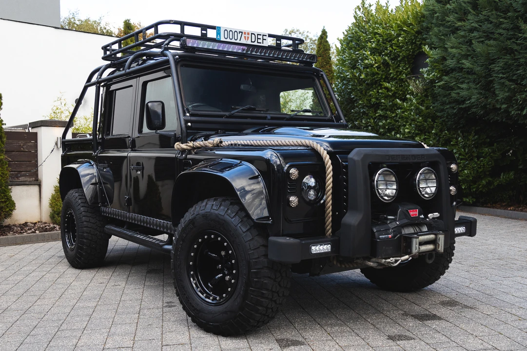 2013 Land Rover Defender 110 - Image 2 of 31