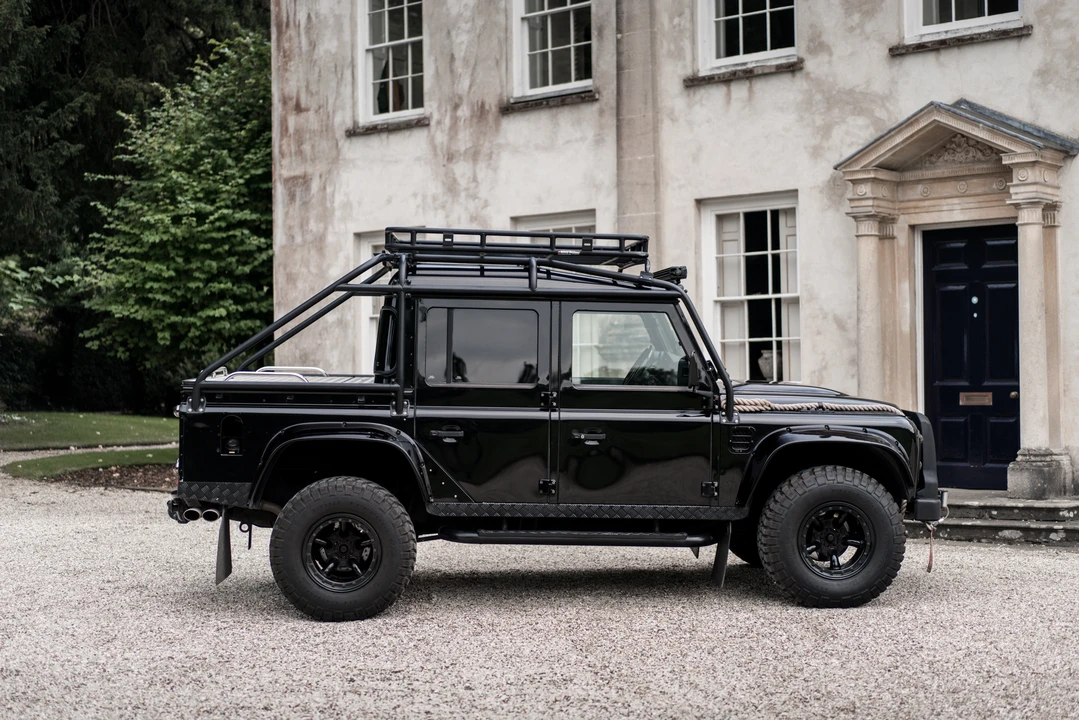 2013 Land Rover Defender 110 - Image 16 of 31