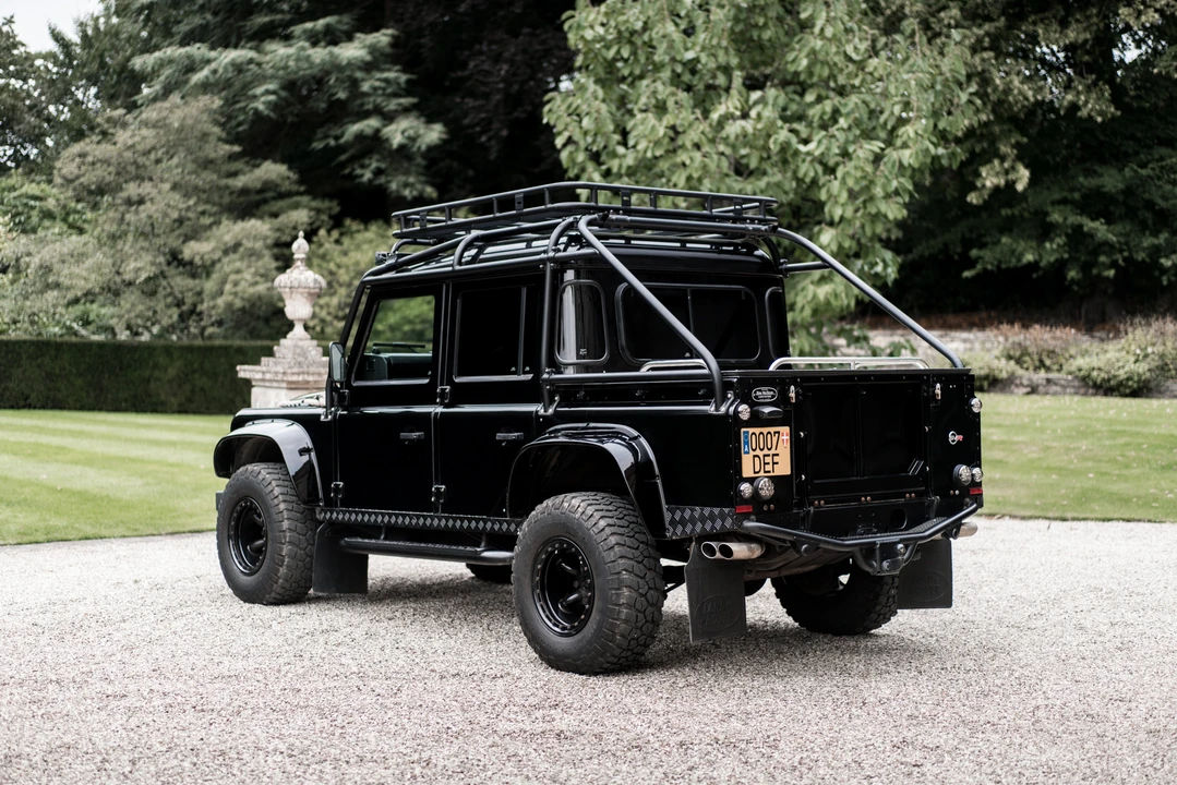 2013 Land Rover Defender 110 - Image 6 of 31