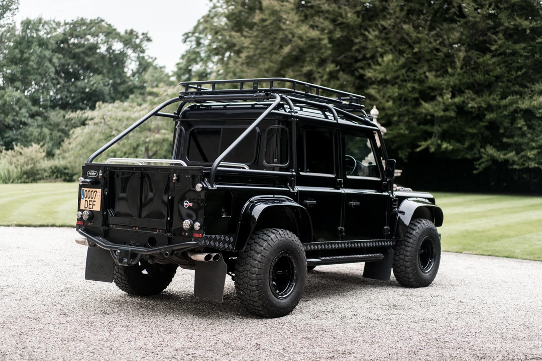2013 Land Rover Defender 110 - Image 15 of 31