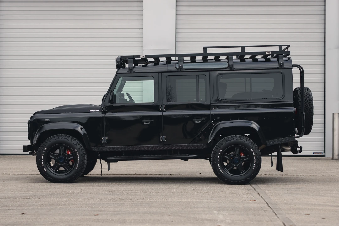 2013 Land Rover Defender 110 - Image 5 of 31