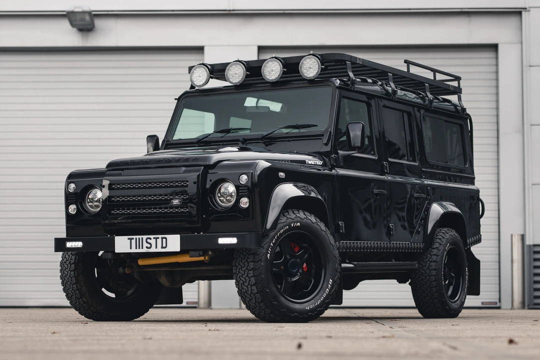 2013 Land Rover Defender 110 - Image 11 of 31
