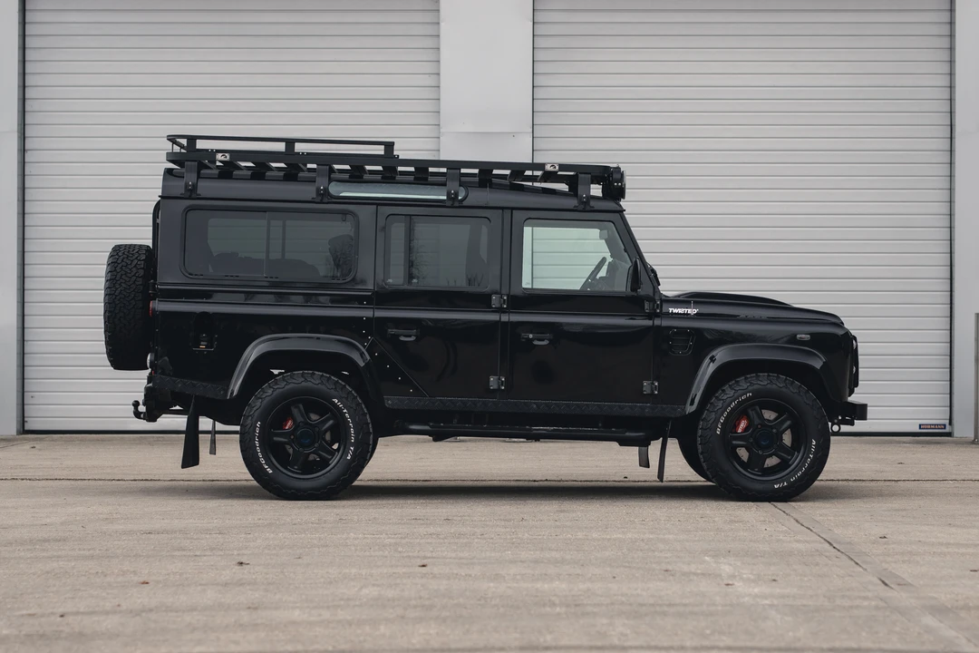 2013 Land Rover Defender 110 - Image 9 of 31