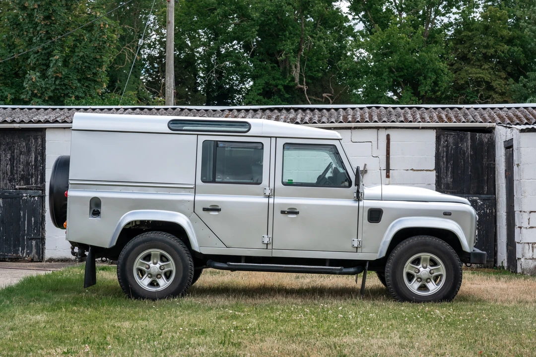 2013 Land Rover Defender 110 - Image 9 of 31
