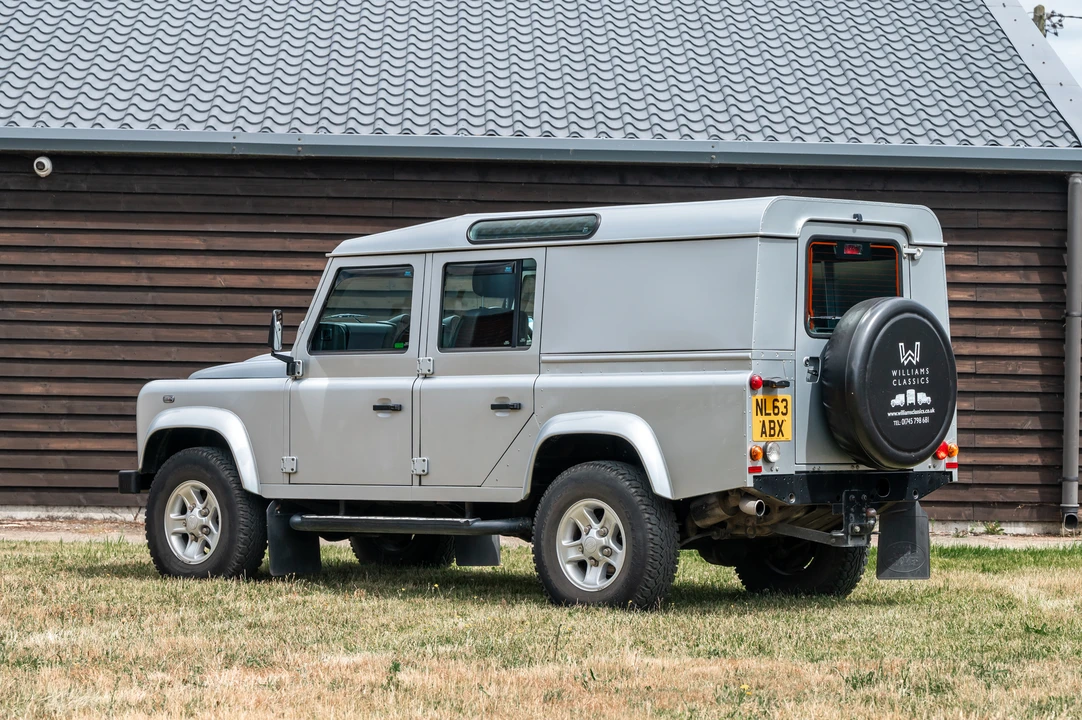 2013 Land Rover Defender 110 - Image 6 of 31