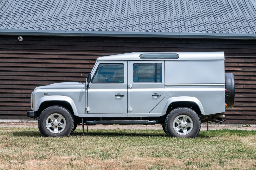 2013 Land Rover Defender 110 - Image 5 of 31
