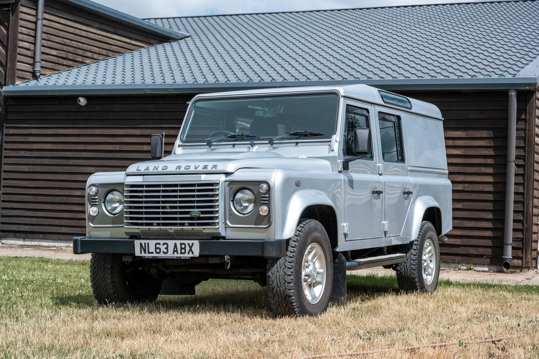 2013 Land Rover Defender 110 - Image 11 of 31