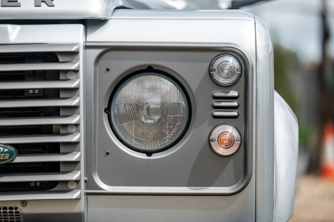 2013 Land Rover Defender 110 - Image 19 of 31