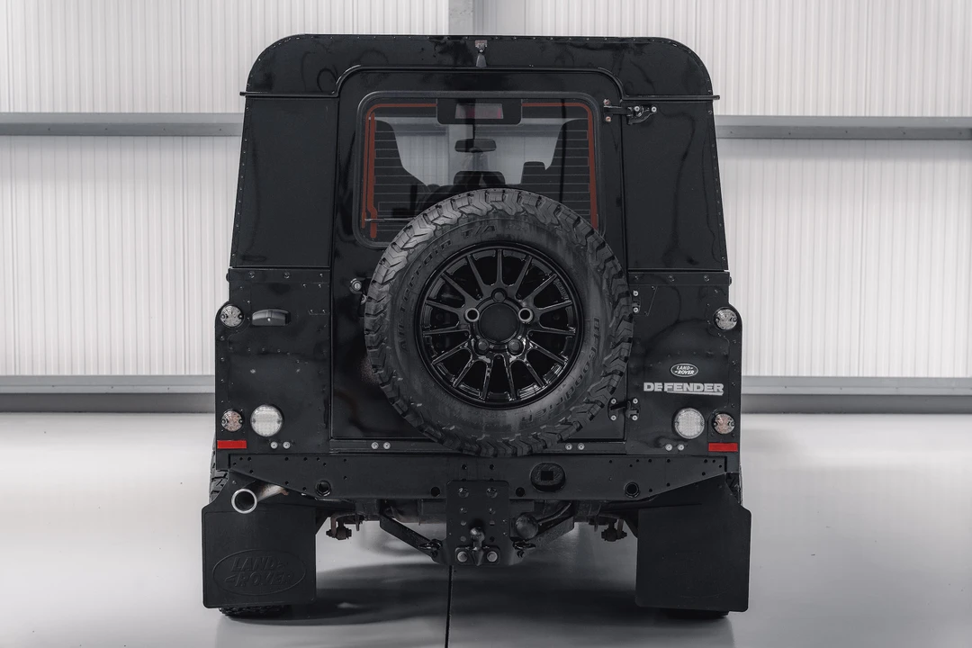 2013 Land Rover Defender 110 - Image 16 of 31