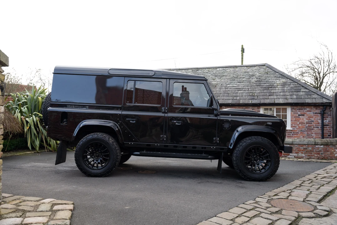 2013 Land Rover Defender 110 - Image 15 of 31