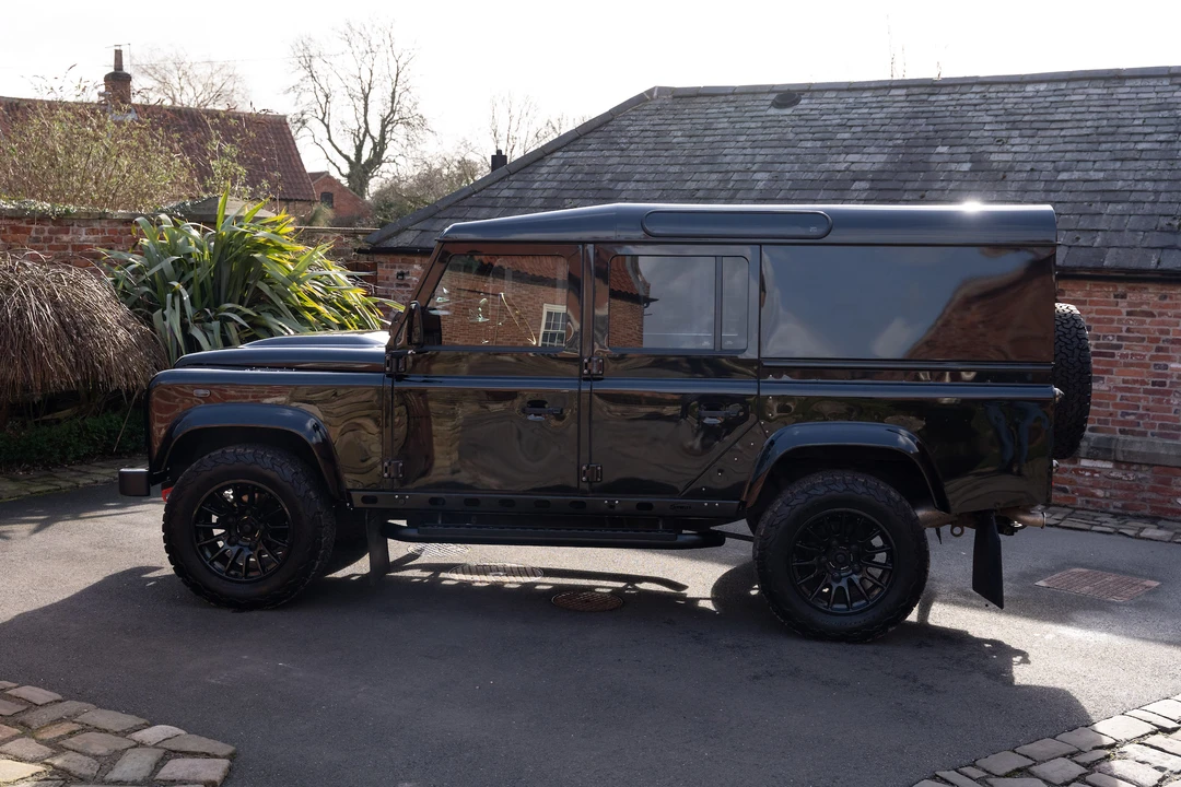 2013 Land Rover Defender 110 - Image 5 of 31