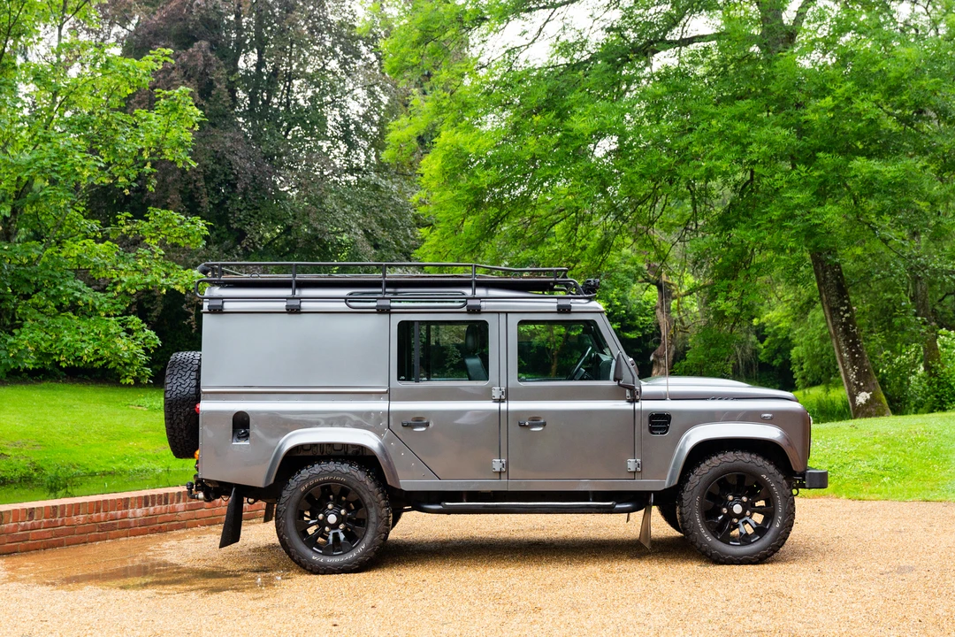 2013 Land Rover Defender 110 - Image 5 of 31