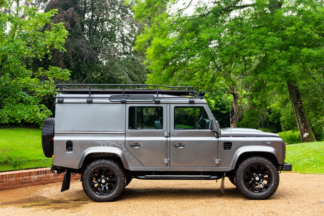 2013 Land Rover Defender 110 - Image 14 of 31